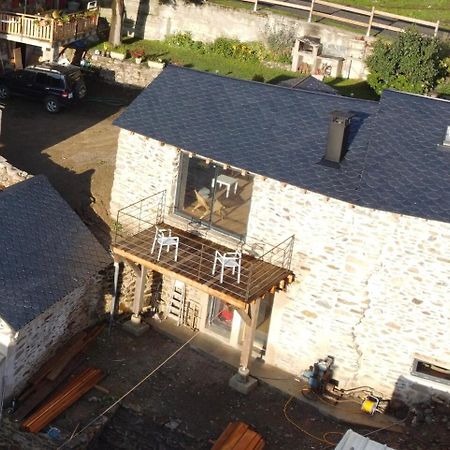 La Petite Bergerie En Pierre Surplombant Le Lac Real Extérieur photo