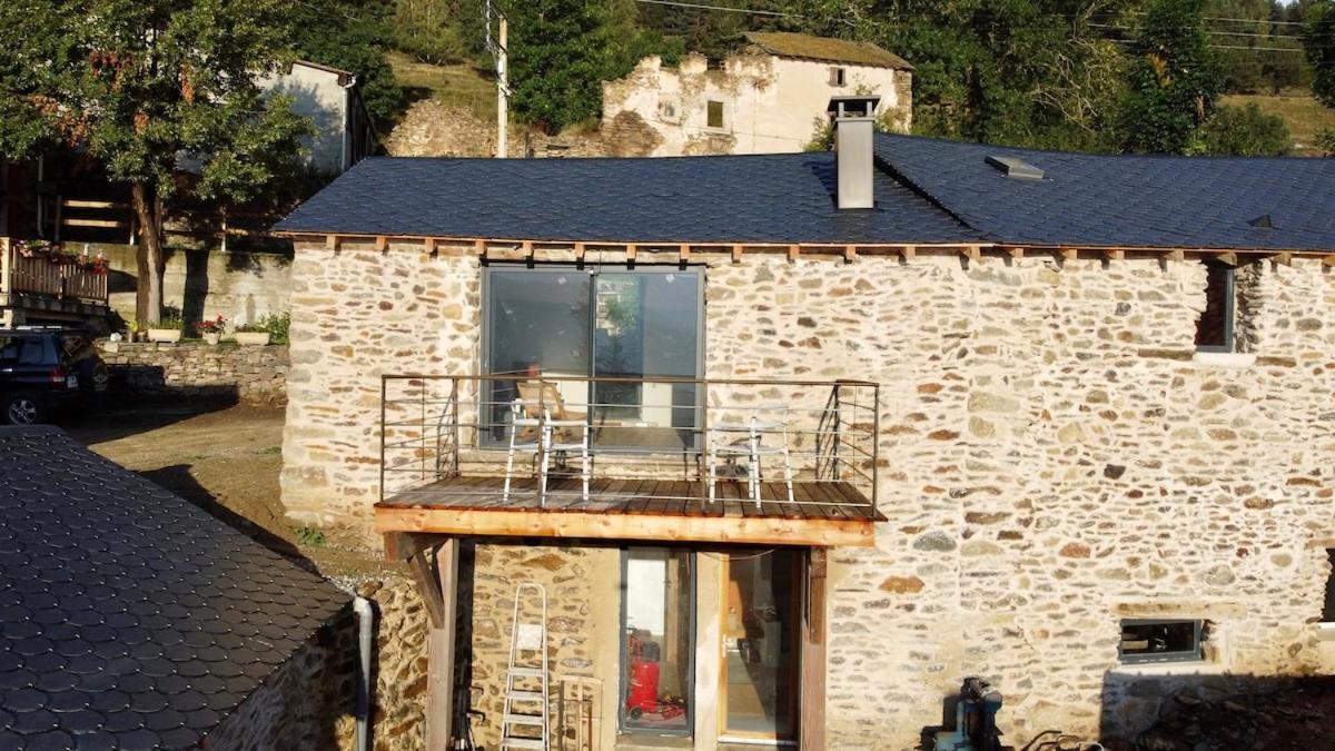 La Petite Bergerie En Pierre Surplombant Le Lac Real Extérieur photo