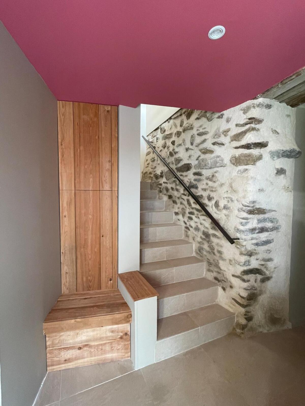 La Petite Bergerie En Pierre Surplombant Le Lac Real Extérieur photo