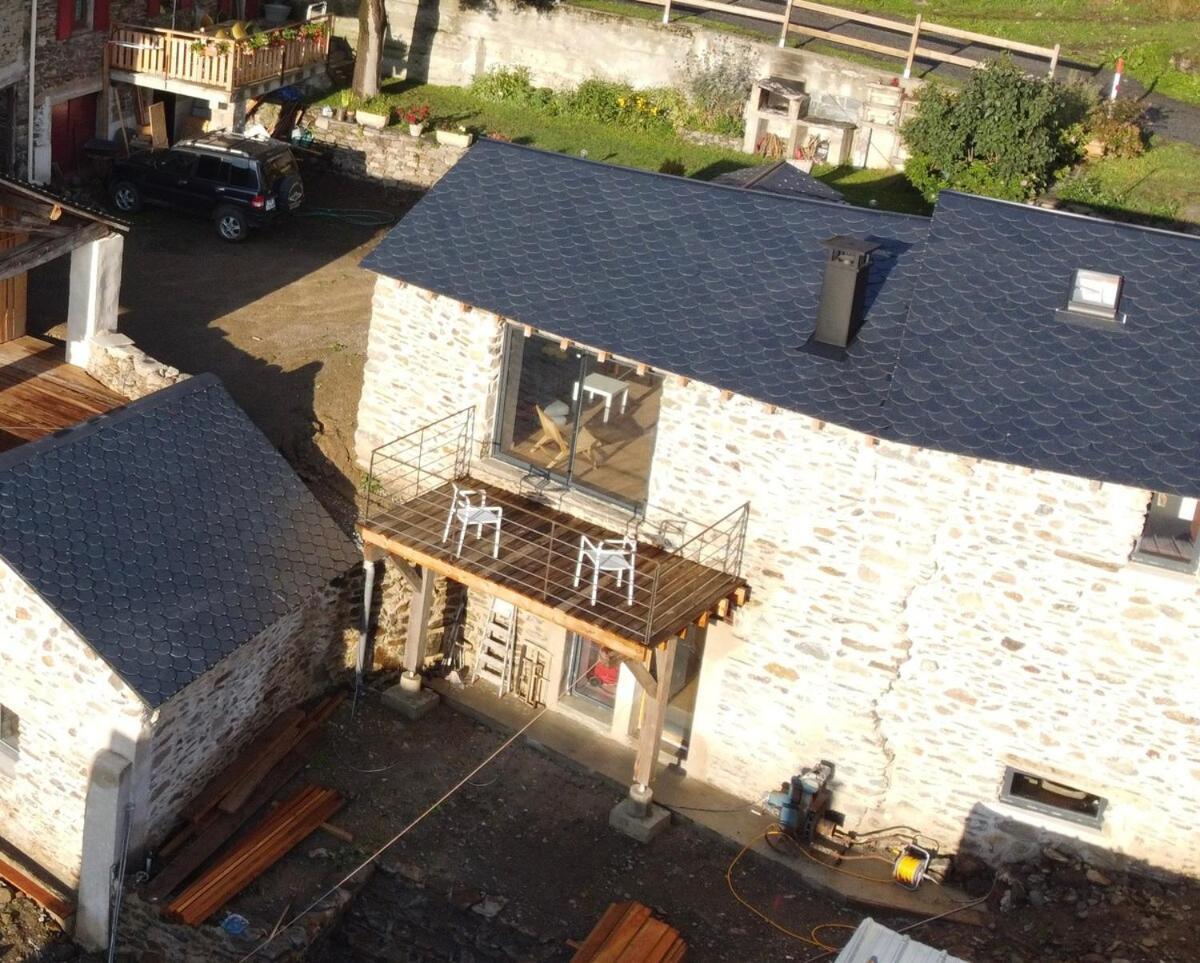 La Petite Bergerie En Pierre Surplombant Le Lac Real Extérieur photo