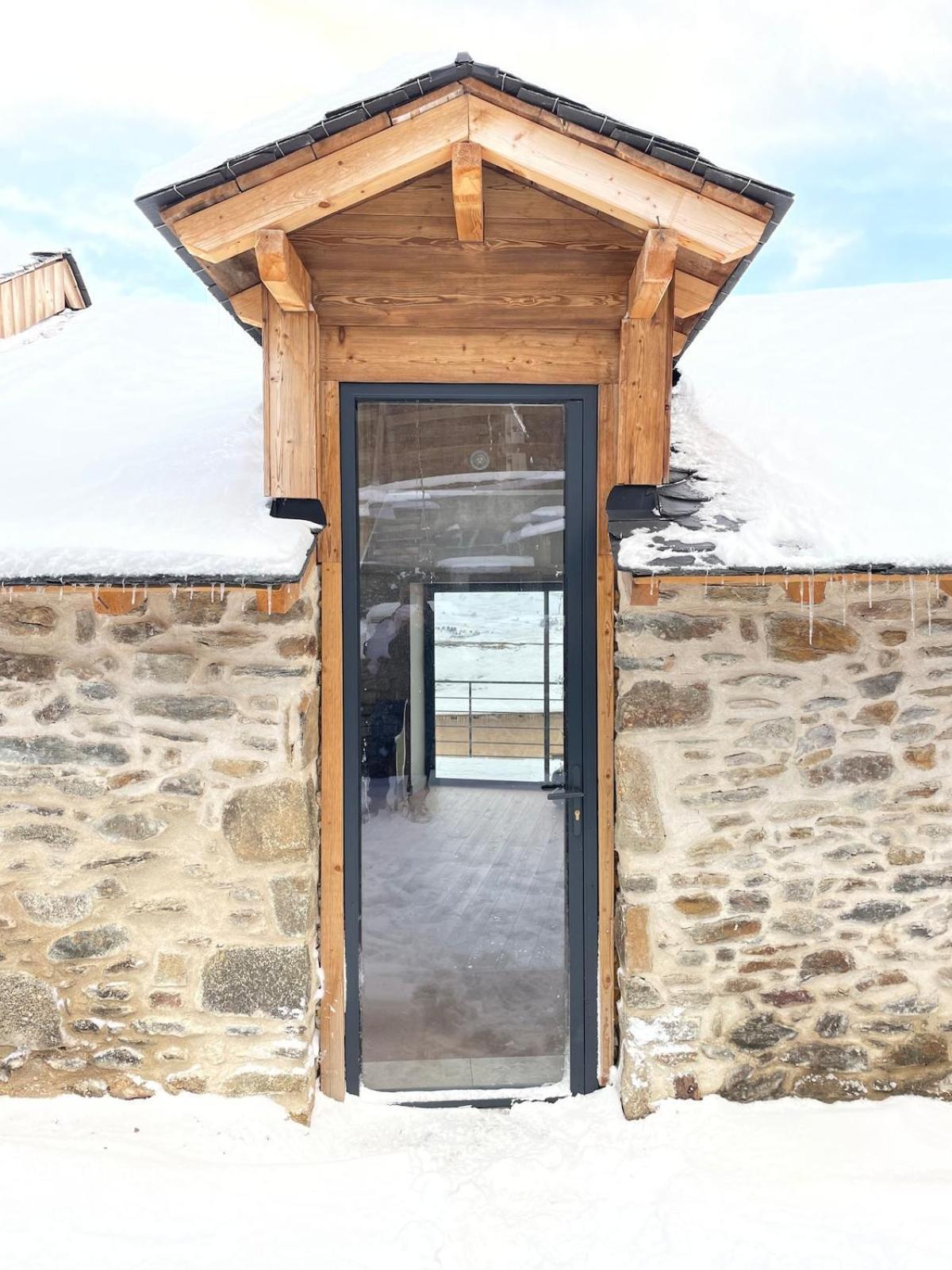 La Petite Bergerie En Pierre Surplombant Le Lac Real Extérieur photo